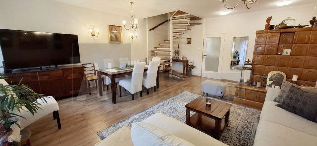 Eladó téglalakás, Szegeden 95 M Ft, 4 szobás