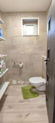 Eladó családi ház, Pápán 180 M Ft, 5+2 szobás