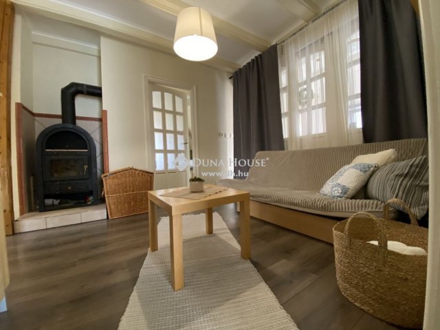 Eladó családi ház, Veszprémben 189.99 M Ft, 7 szobás