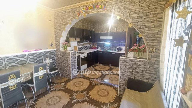 Eladó családi ház, Valkón 13.9 M Ft, 3+1 szobás