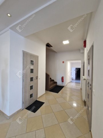 Eladó hotel, Komáromban 658.8 M Ft, 28 szobás