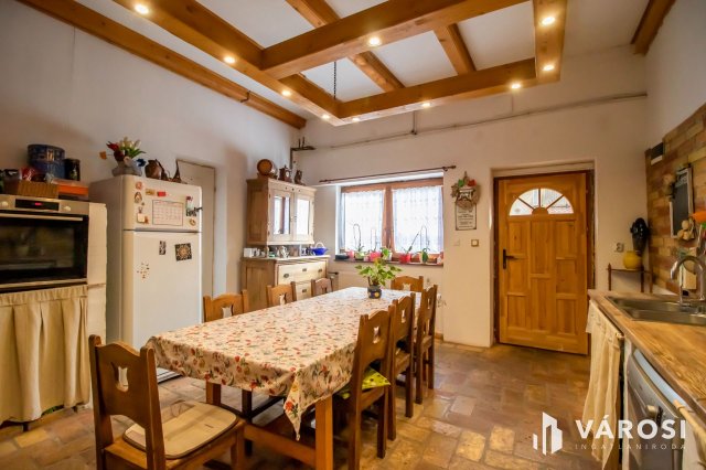 Eladó téglalakás, Székesfehérvárott 129.9 M Ft, 5 szobás