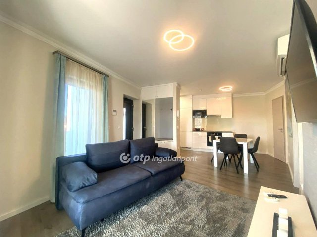 Eladó téglalakás, Siófokon 89.9 M Ft, 1+1 szobás