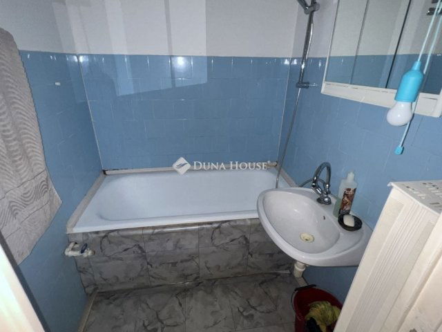 Eladó panellakás, Móron 42 M Ft, 2 szobás / költözzbe.hu