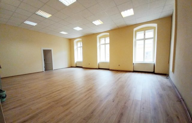 Eladó téglalakás, Pécsett, Király utcában 149 M Ft, 6 szobás