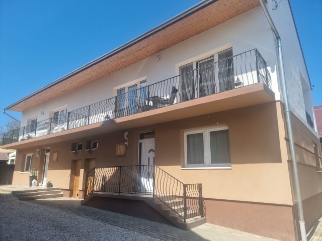 Eladó családi ház, Hévízen 234.5 M Ft, 6 szobás