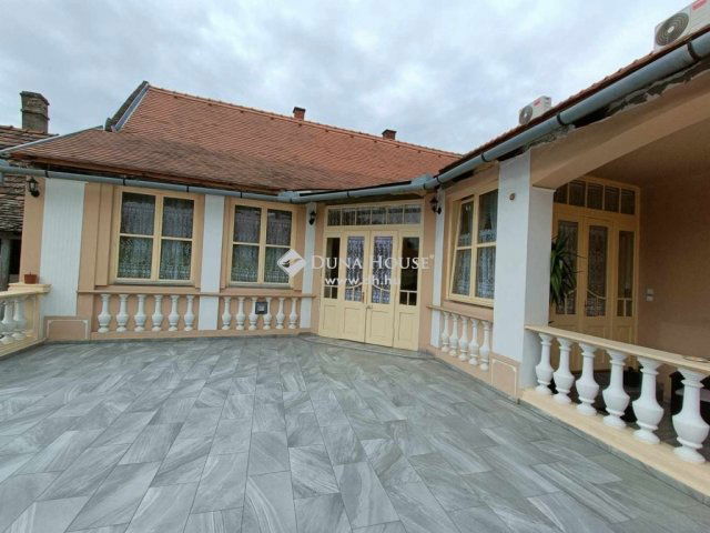 Eladó családi ház, Szarvason 100 M Ft, 4 szobás