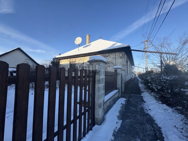 Eladó családi ház, Cegléden 69.9 M Ft, 3 szobás