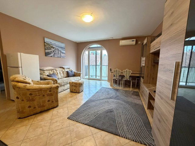 Eladó téglalakás, Szegeden 66.5 M Ft, 2 szobás