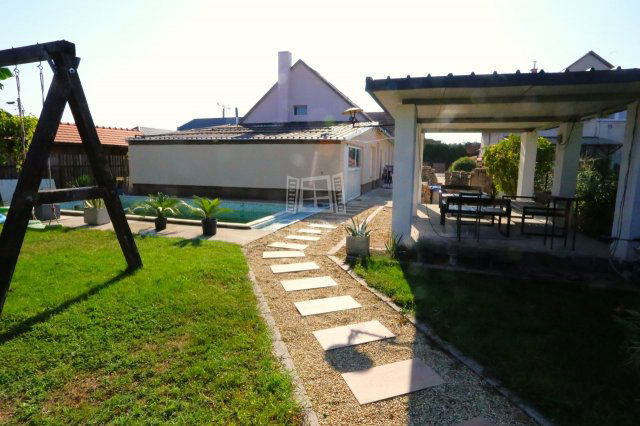 Eladó családi ház, Vecsésen 145 M Ft, 2+2 szobás