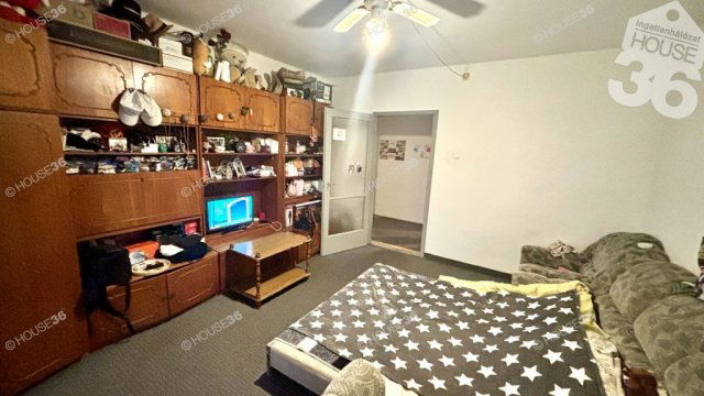 Eladó panellakás, Kiskunfélegyházán 32.9 M Ft, 3 szobás