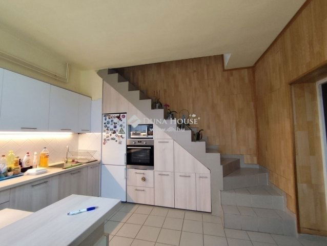 Eladó családi ház, Dunaharasztin 109.9 M Ft, 7 szobás