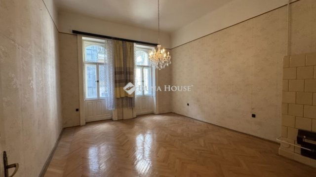 Eladó téglalakás, Budapesten, VI. kerületben 75.9 M Ft, 2 szobás