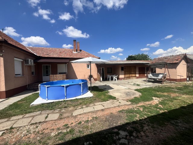 Eladó családi ház, Sarkadon 29.99 M Ft, 3 szobás