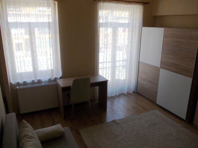 Kiadó téglalakás, albérlet, Pécsett, Rákóczi úton, 1 szobás