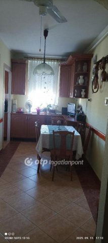 Eladó panellakás, Ajkán 57.6 M Ft, 3+1 szobás