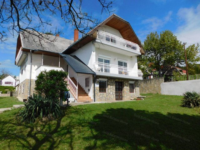 Eladó hotel, Vonyarcvashegyen 200 M Ft, 19 szobás