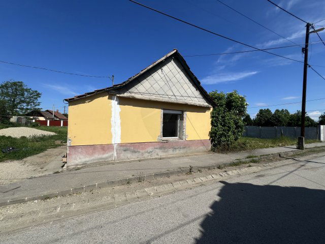 Eladó családi ház, Jászfényszarun 8 M Ft, 1 szobás
