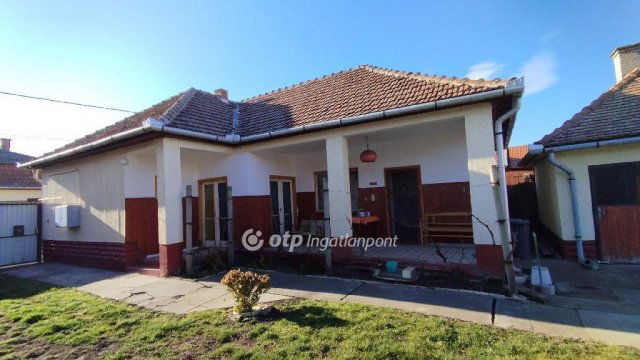 Eladó családi ház, Jászberényben 25 M Ft, 2 szobás