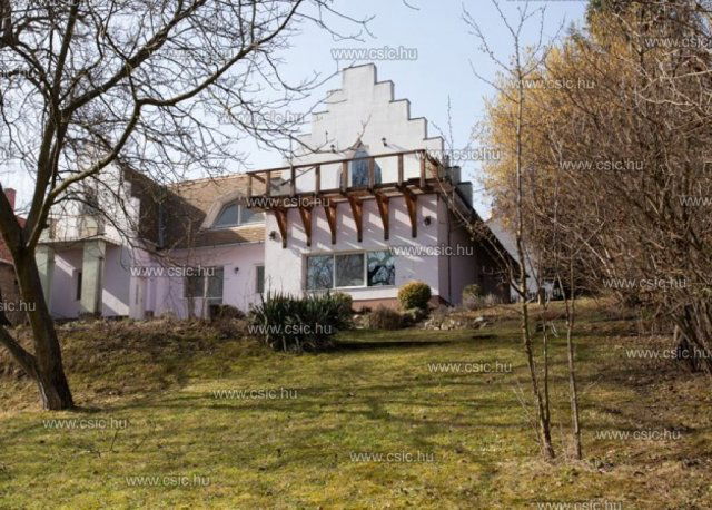 Eladó családi ház, Pilisszántón 134.9 M Ft, 8 szobás