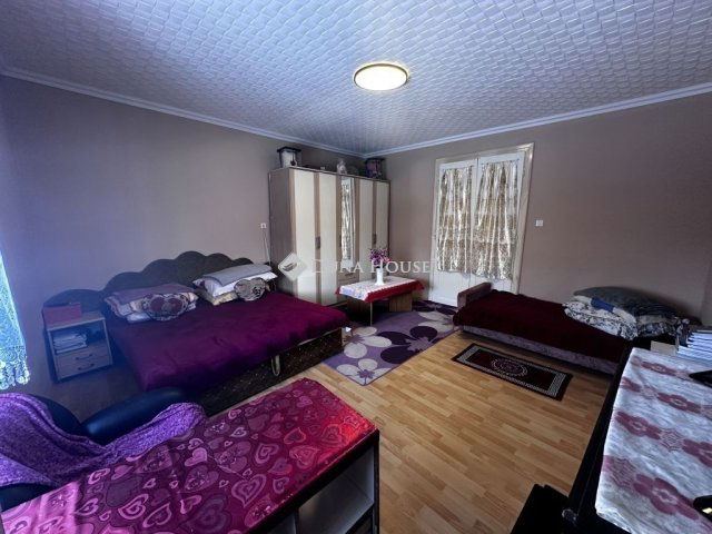 Eladó családi ház, Dunavecsén 37 M Ft, 2 szobás