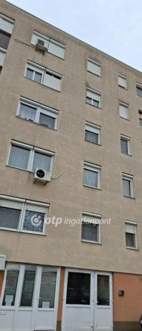 Eladó panellakás, Hajdúnánáson 29.9 M Ft, 1 szobás