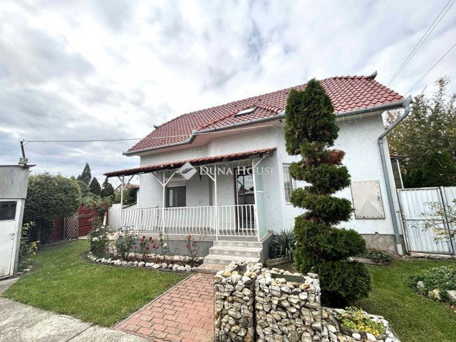 Eladó családi ház, Csornán 64.5 M Ft, 4 szobás