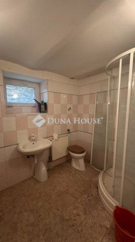 Eladó családi ház, Pécsett 499 M Ft, 6+1 szobás