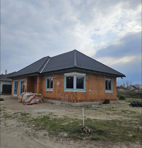 Eladó családi ház, Kiskunhalason 65 M Ft, 3 szobás