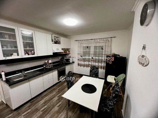 Eladó családi ház, Besenyőtelken 32 M Ft, 3 szobás