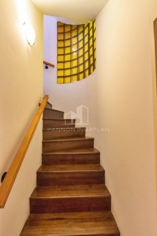 Eladó családi ház, Balatonalmádiban 165 M Ft, 6+2 szobás