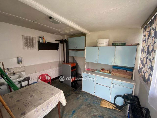 Eladó családi ház, Békésen 12 M Ft, 2 szobás