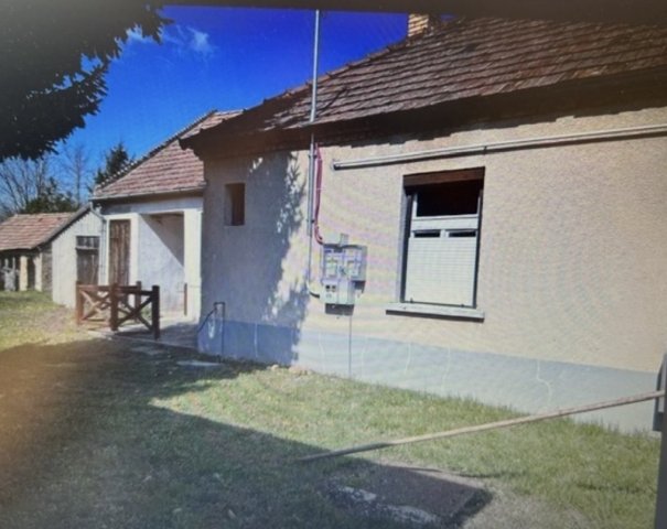 Eladó családi ház, Csikvándon 24.99 M Ft, 2 szobás