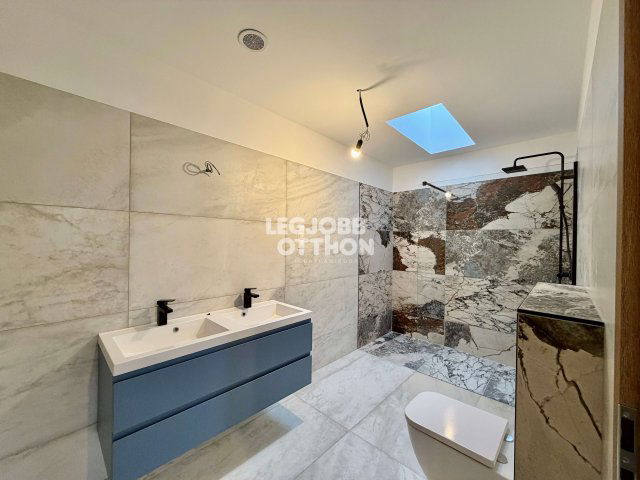 Eladó téglalakás, Cegléden 119.2 M Ft, 3 szobás