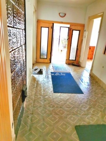 Eladó családi ház, Esztergomban 45 M Ft, 4 szobás