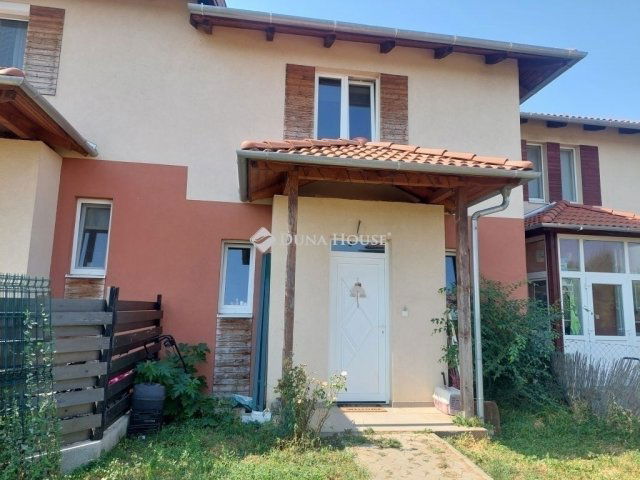 Eladó sorház, Pécelen 93 M Ft, 1+4 szobás / költözzbe.hu