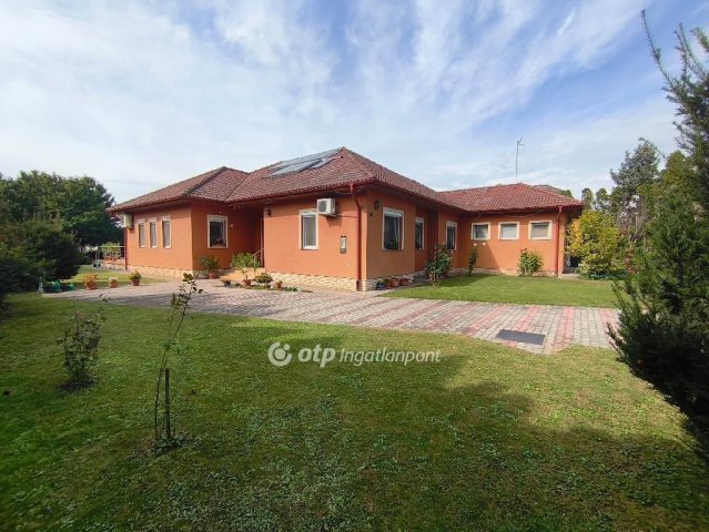 Eladó családi ház, Kápolnásnyéken 154.9 M Ft, 4 szobás