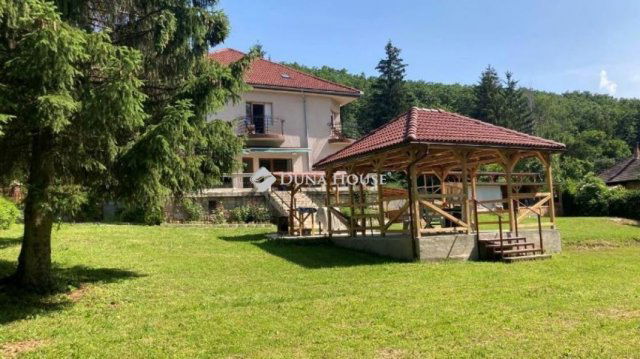 Eladó családi ház, Parádon 170 M Ft, 10 szobás