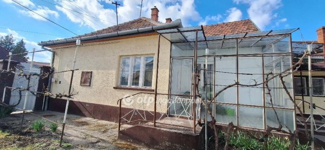 Eladó családi ház, Kiskőrösön 35.9 M Ft, 3 szobás