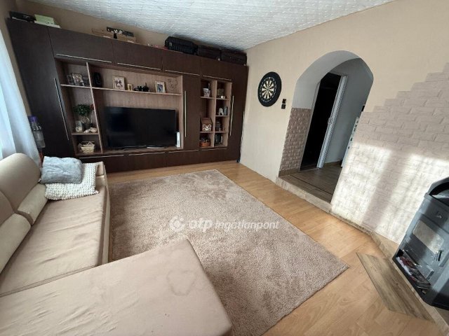 Eladó ikerház, Ostoroson 37.4 M Ft, 2 szobás