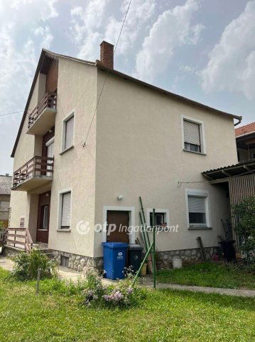 Eladó családi ház, Pécsett 78 M Ft, 3+1 szobás