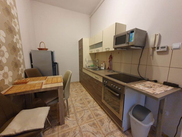 Kiadó téglalakás, albérlet, Pécsett, Rákóczi úton, 1 szobás