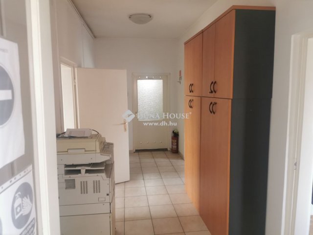 Eladó ipari ingatlan, Vecsésen 269.9 M Ft / költözzbe.hu