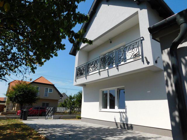 Eladó családi ház, Hévízen 119 M Ft, 5 szobás