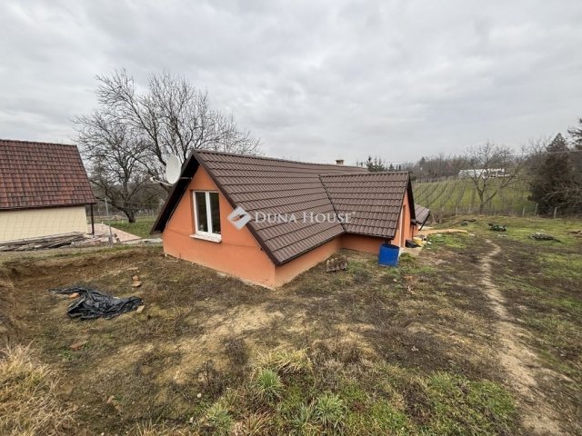 Eladó családi ház, Bajon 38.4 M Ft, 2 szobás
