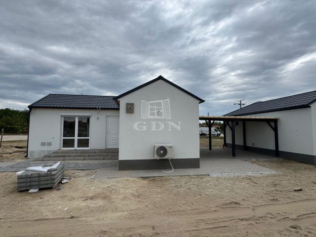 Eladó családi ház, Helvécián 49.9 M Ft, 2 szobás