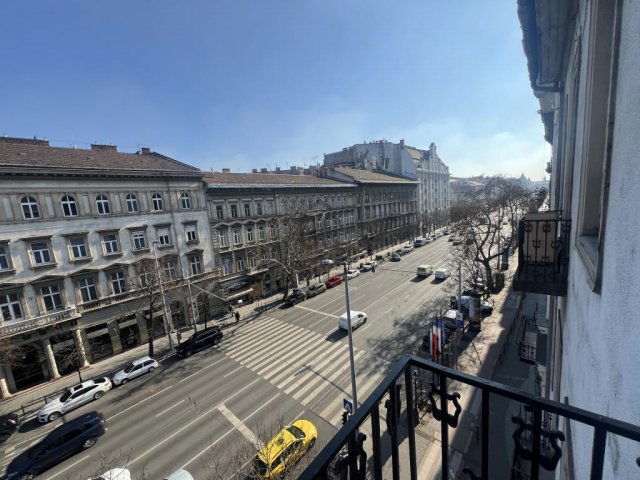 Eladó téglalakás, Budapesten, V. kerületben 181 M Ft, 4 szobás