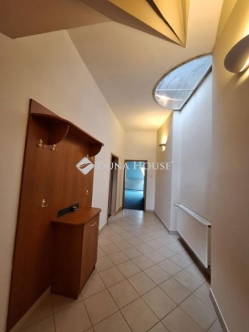 Eladó családi ház, Villányban 130 M Ft, 5 szobás