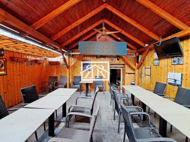 Eladó üzlethelyiség, Szegeden 0.3 M Ft, 2 szobás