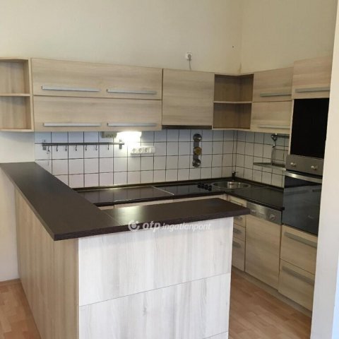 Eladó téglalakás, Budapesten, VI. kerületben 82 M Ft, 2 szobás